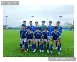 彻底怒了！勇士全队集体抗议裁判，库里遭对手恶劣犯规引发愤怒