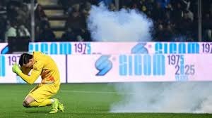 王建民代表中华台北出战经典赛，其专注的神情被媒体评为“英雄的回归”