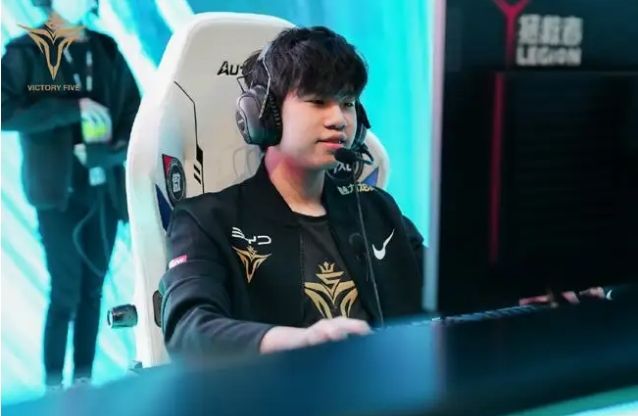 掀起了一场 掀起了一场